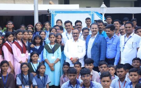 पुणे जिल्ह्यातील आश्रमशाळांमधील विद्यार्थ्यांची विधानभवनाला भेट