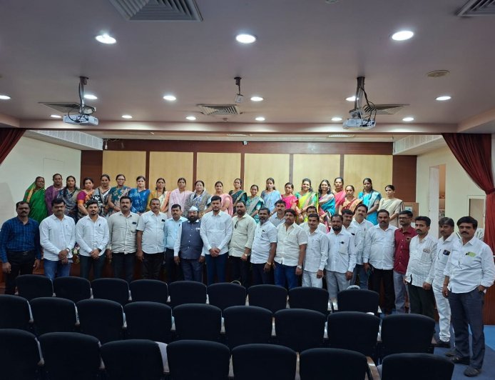 पुणे जिल्ह्यातील सर्व सरपंचांची आढावा बैठक यशस्वीरीत्या पार