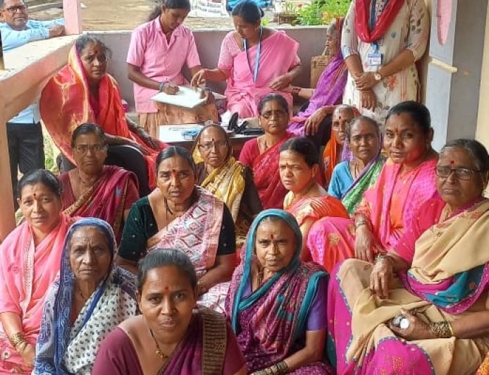 "स्वस्थ नारी सशक्त परिवार अभियान" अंतर्गत महिलांची आरोग्य तपासणी